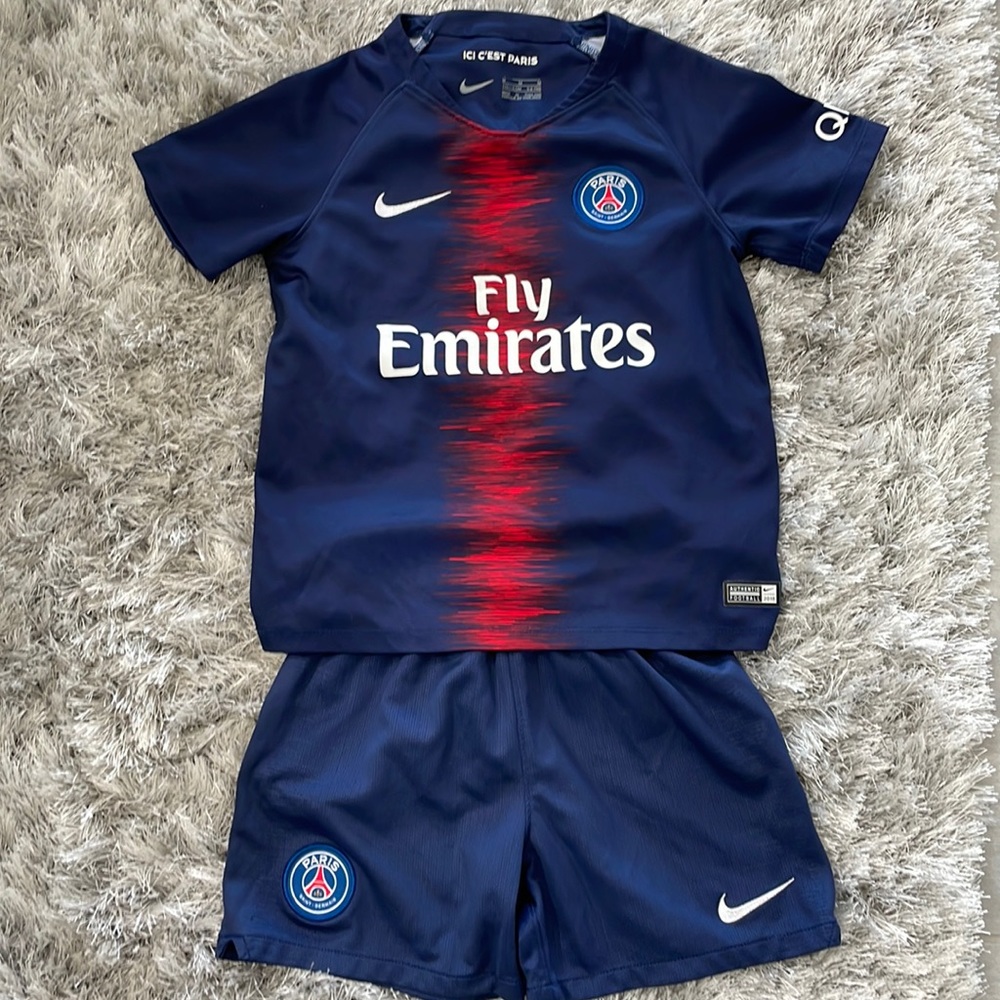 PSG 5-6T Nike soccer kit- like new condition